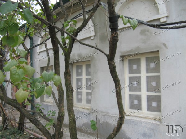 Ресторан "На Таганке" Москва. Историческое здание. Евроокно. Сосна сращенная. Укрывное покрытие по RAL.