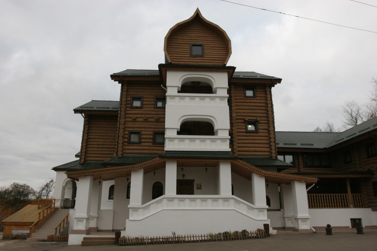 Гостиница в поселке Ромашково. Подмосковье. Евроокно. Лиственница люкс. Цвет - орех. Гостиница в поселке Ромашково. Подмосковье. Евроокно. Лиственница люкс. Цвет - орех.